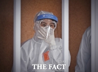  文대통령 '간호사, 국민 생명 지키는일등 공신…고맙고 미안'