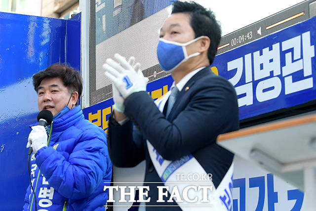 합동 공약에 박수 보내는 김병관 후보