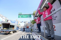 [TF포토] '필승' 외치는 이혜훈 미래통합당 후보