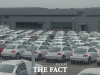  벤츠도 BMW도 공장 문 닫았는데…수입차 물량 부족 시달리나?