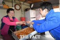 [TF포토] '장경태입니다' 인사하는 동대문을 장경태 후보