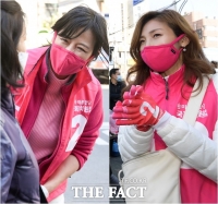 [TF사진관] 지원유세 나선 오세훈 후보의 아내와 딸