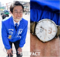 [TF포착] 장경태 후보, 왼쪽 손목에 '문재인 시계' 눈길