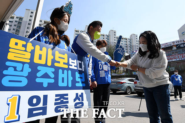 아버지는 딸바보 보다 광주 바보