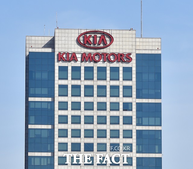 기아자동차가 코로나19 여파로 보증 수리를 미처 받지 못한 전 세계 고객들을 대상으로 차량 보증 수리 기간을 연장하는 고객 케어 프로그램을 시행한다고 9일 밝혔다. /기아자동차 제공