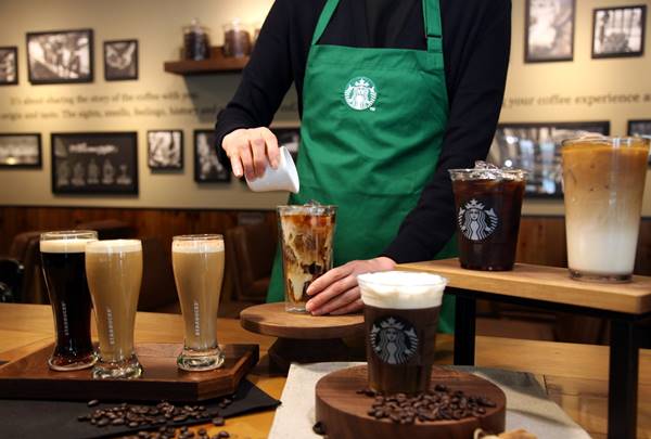 스타벅스가 분석한 커피 빅데이터에 따르면 고객 10명 중 6명이 아이스커피를 선호하는 것으로 나타났다. /스타벅스 코리아 제공