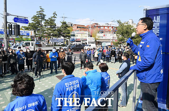 이어진 윤영찬 후보의 지지 연설