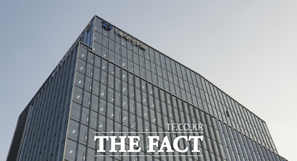 대우건설이 재건축 대어로 일컬어지는 반포주공1단지 3주구 수주전에 건설사 가운데 가장 먼저 출사표를 던졌다. 사진은 서울 중구 을지로 소재 대우건설 사옥 /윤정원 기자