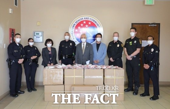 반도건설이 미국 캘리포니아주 로스앤젤레스(LA)에 코로나19 극복을 위한 마스크 1만장을 전달했다. /반도건설 제공