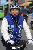 [TF포토] 김영호, 즐거운 자전거 유세