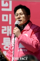 [TF포토] 선거 유세하는 황교안