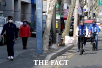 [TF포토] '자전거 탄 서대문을 김영호'