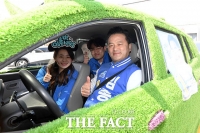 [TF포토] '아빠와 함께' 임종성 지원 유세 나온 자녀들