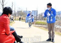 [TF사진관] 주민들 직접 만나며 지지 호소하는 진성준 후보