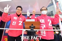 [TF포토] 태구민-박진, '공동 유세 펼치는 강남'갑·을' 후보'