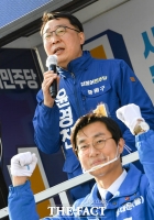 [TF포토] 동대문을 장경태 지원유세 나선 윤영찬 후보