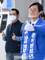 [TF포토] 장경태 후보 유세현장 찾은 배우 이세창