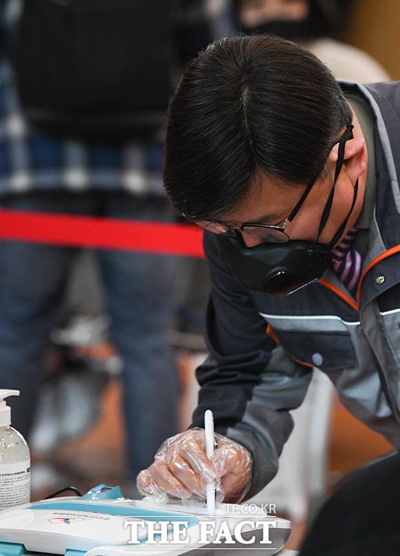 마스크는 필수!