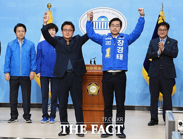 장경태 손 잡은 민병두