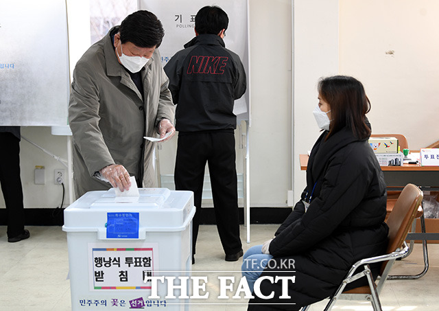 제21대 국회의원 선거 사전투표가 시작된 10일
