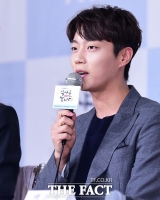  윤두준, 오늘(10일) 전역…하이라이트 첫 군필자