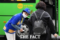 [TF포토] 이지윤, '소중한 한 표 부탁합니다'