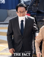 [TF포토] 사전투표장 찾은 김성곤 후보