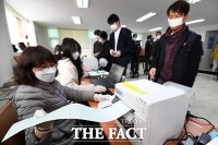 [TF포토] '길어진 비례대표 투표용지'