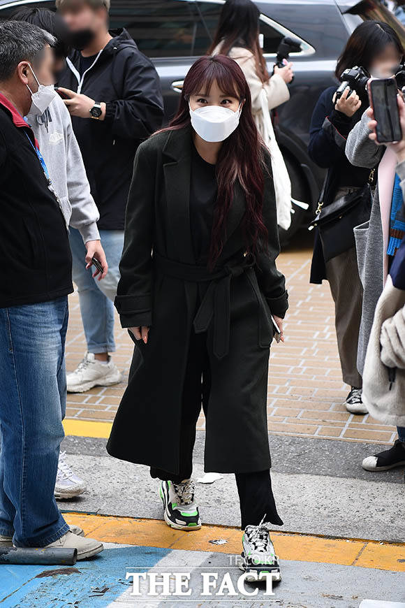 사전투표소를 찾은 홍진영