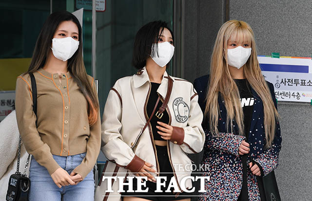 코로나19 에방위해 마스크 쓴 미연-소연-수진