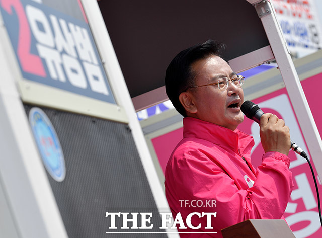 짧고 굵은 유세 연설 후...