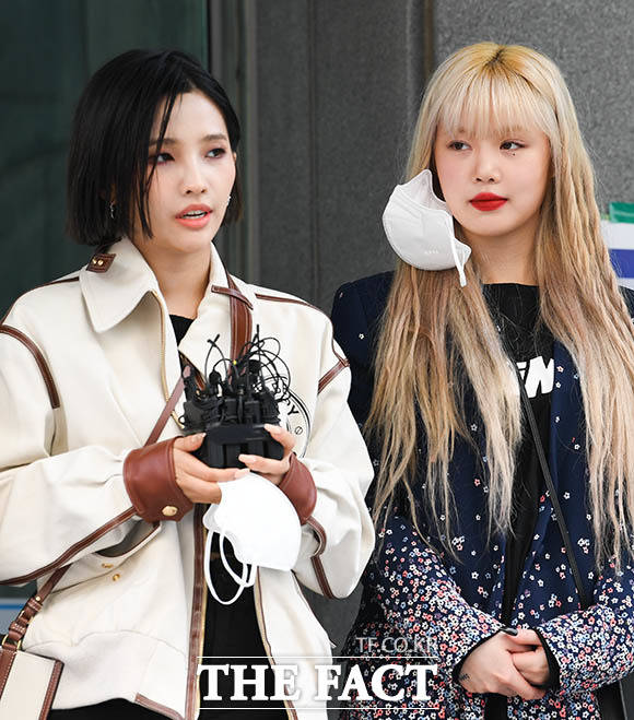 인사말하는 소연