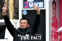 [TF포토] 친형 유상범 후보 지지 호소하는 유오성