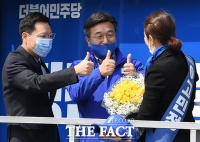 [TF포토] 양정철-윤호중, '고민정이 최고!'