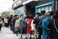 [TF포토] '소중한 한 표' 행사 위해 기다리는 유권자들