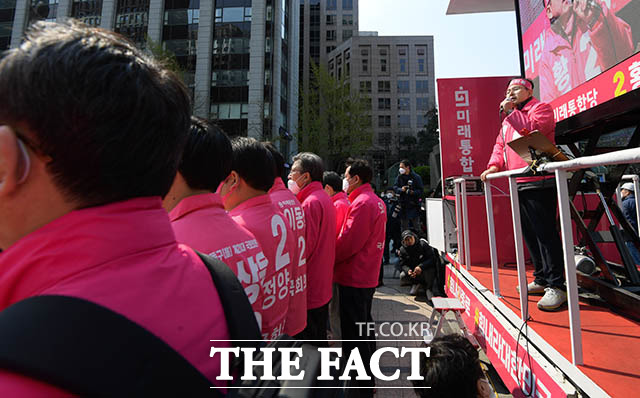 연설하는 황교안 후보