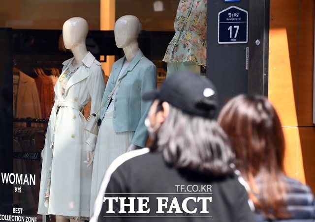 아침 최저기온은 1∼8℃, 낮 최고기온은 12~20℃로 낮과 밤의 기온차가 커 건강관리에 유의해야겠다. /더팩트 DB