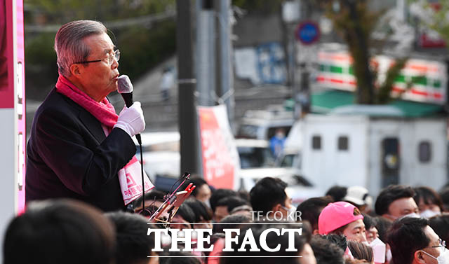 지지 호소하는 김 위원장