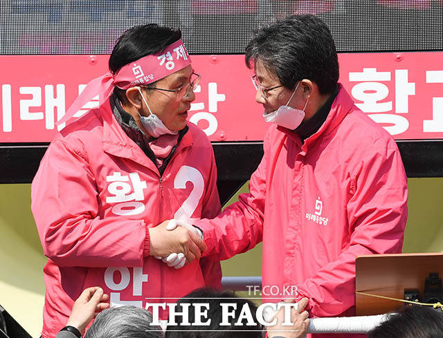 악수하는 황교안 후보와 유승민 의원