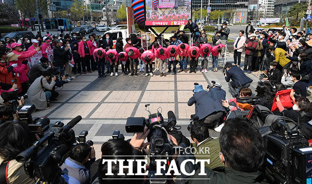선거 3일 앞두고 고개 숙인 미래통합당