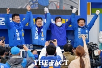 [TF포토] 박찬대-정일영 후보 손잡은 이낙연