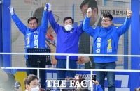 [TF포토] 손 맞잡은 이낙연-송영길-맹성규