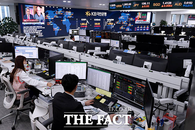 13일 코스피는 전장 대비 34.94포인트(-1.88%)내린 1825.76에 장을 마쳤다. /이선화 기자