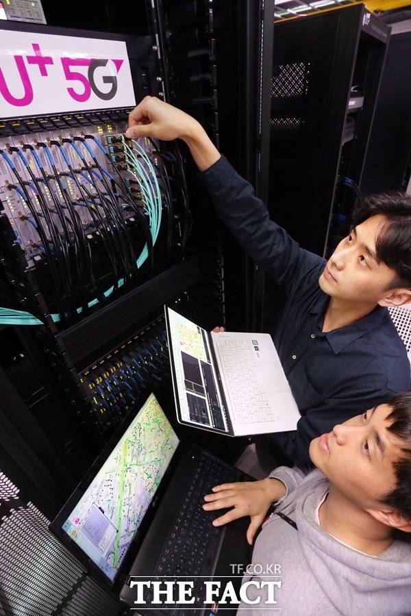 LG유플러스가 국내 강소기업인 이노와이어리스와 공동 개발한 기지국 검증 자동화 장비를 5G 네트워크 운용 현장에 도입한다. /LG유플러스 제공