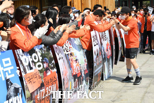 400km 국토대종주의 종착지, 광화문광장에 도착한 안철수 대표