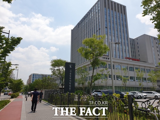 법원이 14일 감염병의 예방 및 관리에 관한 법률(감염병예방법) 위반 혐의를 받는 A(68) 씨에 대한 구속영장을 발부했다. 사진은 서울동부지방법원. /더팩트 DB