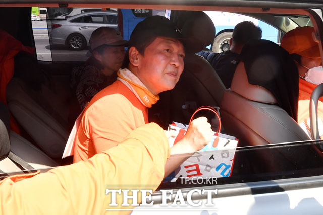 종주의 첫 날과 마지막 날까지 함께한 안철수-김미경 부부