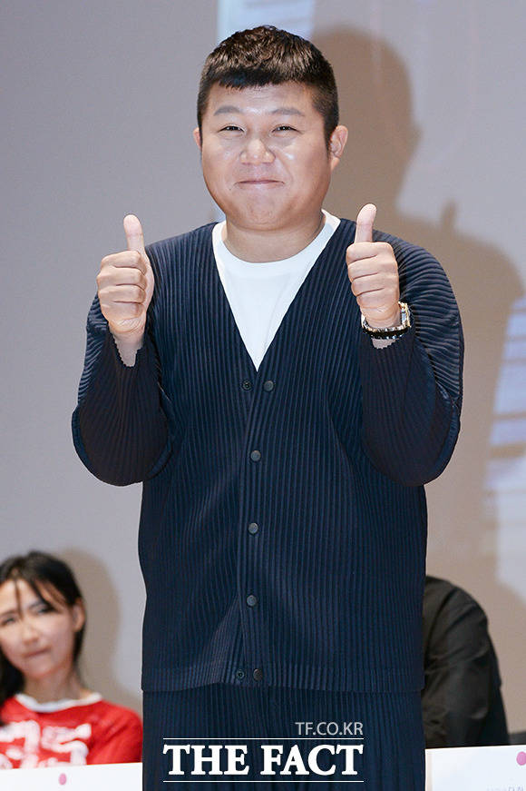 방송인 조세호가 착한 소비 프로젝트에 참여하며 선한 영향력을 펼치고 있다./더팩트DB