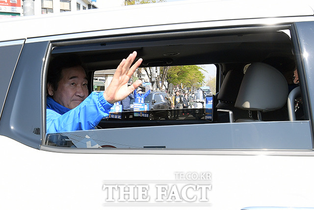 창문열고 마지막까지~! 팬서비스의 완성은 이낙연!