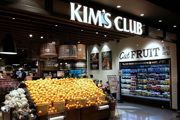 이랜드리테일이 운영하는 킴스클럽이 코로나19 여파로 피해를 입은 농어촌을 돕는다. /이랜드리테일 제공